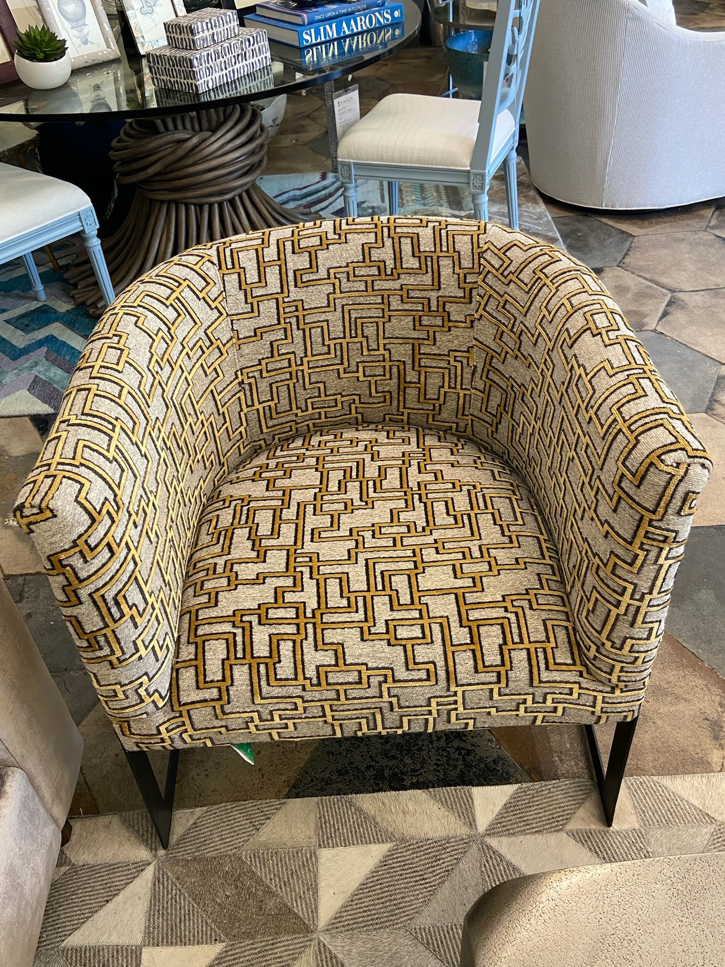 MODERN BARREL FABRIC CHAIR