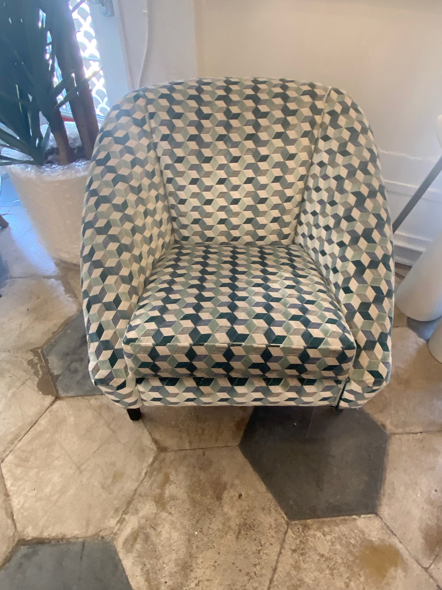 GEOMETRIC MODERN CHAIR