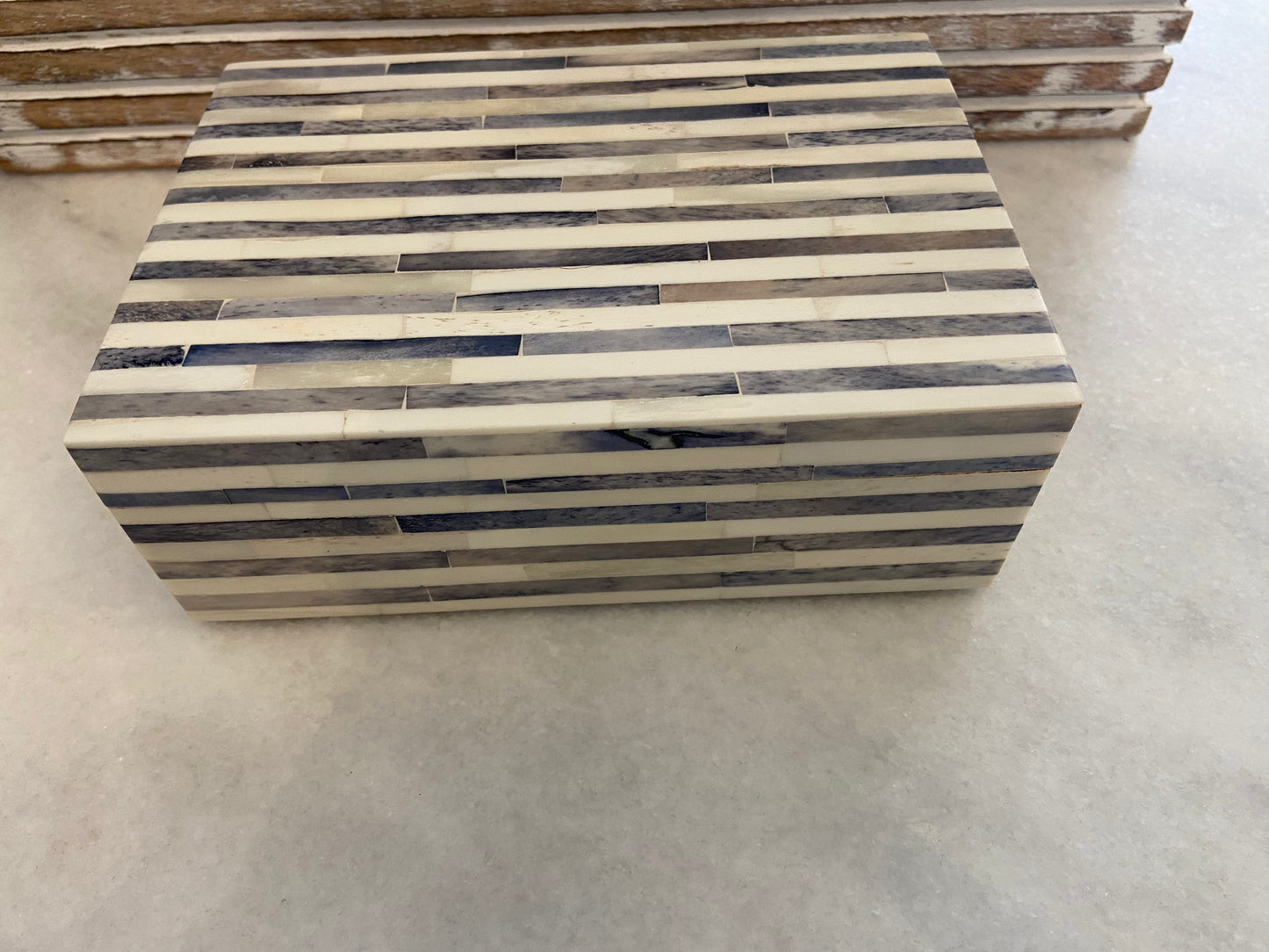 SM STRIPED BOX