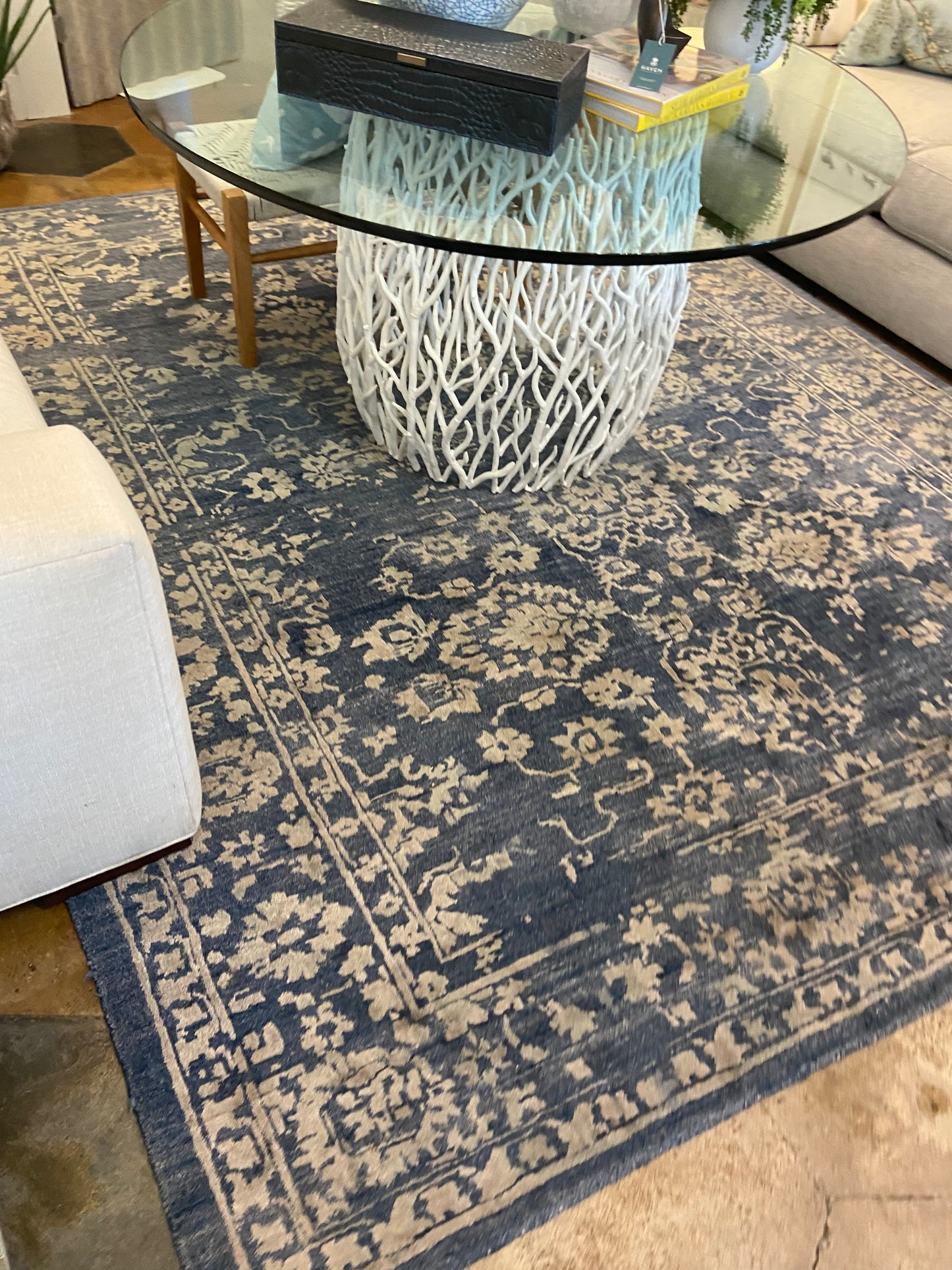 VINTAGE-STYLE FLORAL RUG